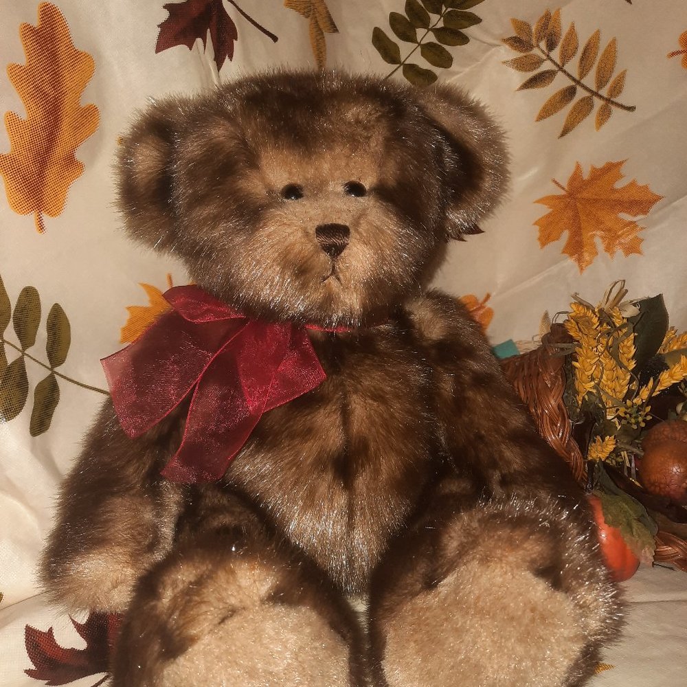 Teddy Bear by Gund, excellent condition with original ribbon